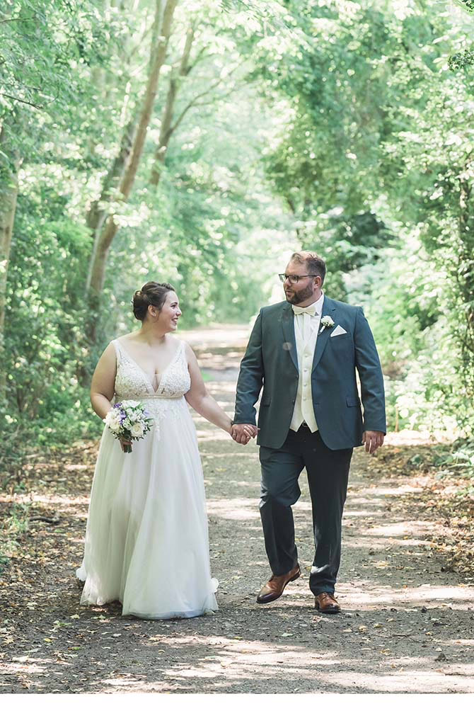 Hochzeitspaar im Wald